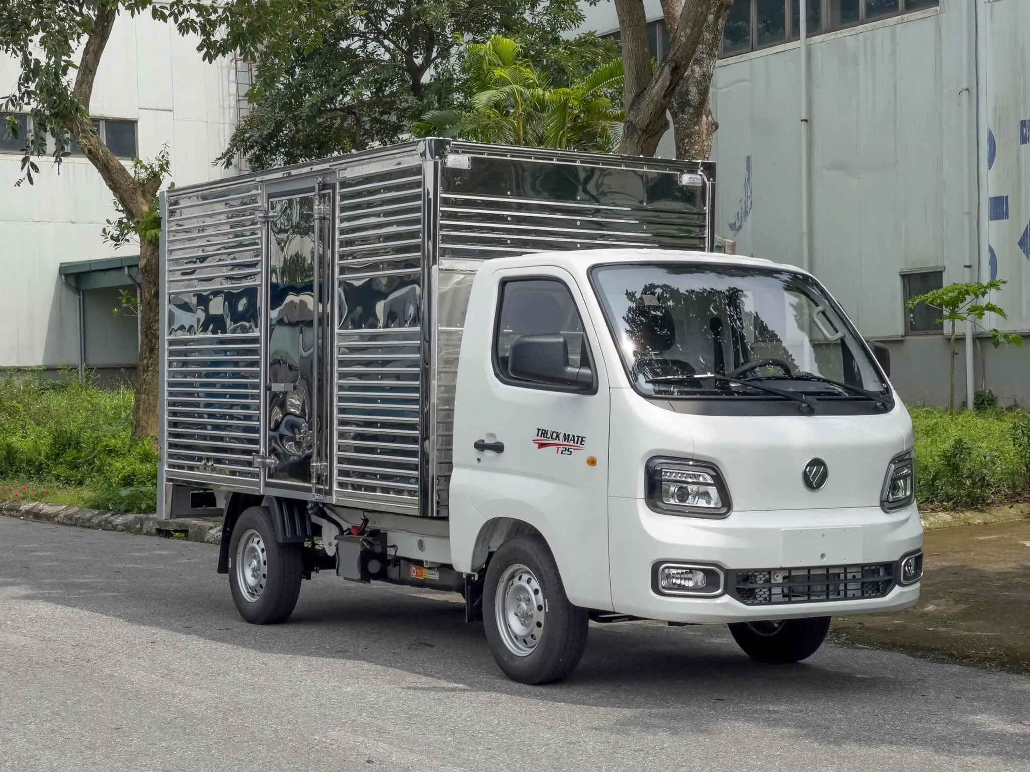 Xe tải T25 1t3 Thùng kín – An toàn, tiết kiệm và hỗ trợ tài chính linh hoạt