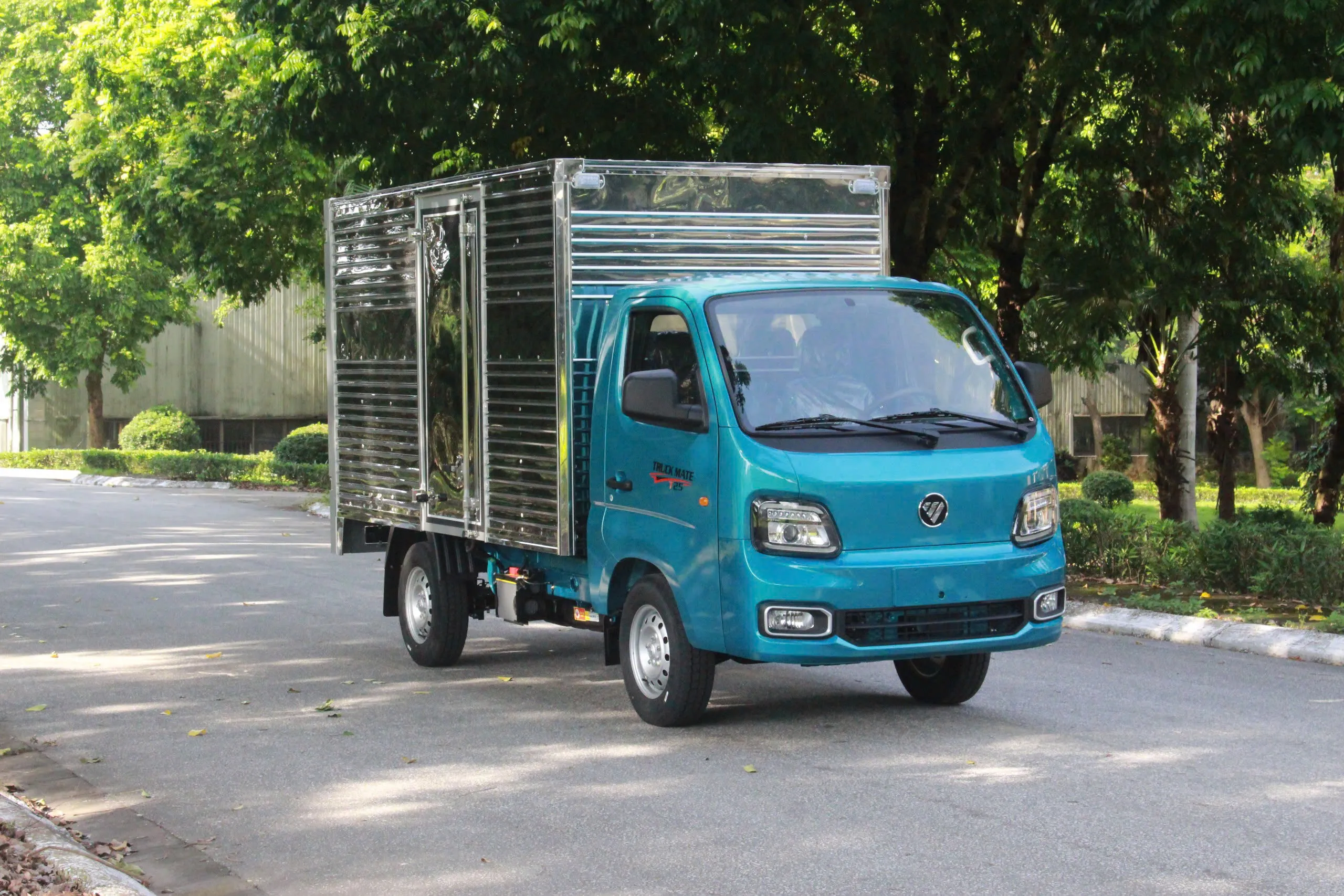 Bạn đã biết tính năng nổi bật của T25 1 tấn 4 thùng kín?