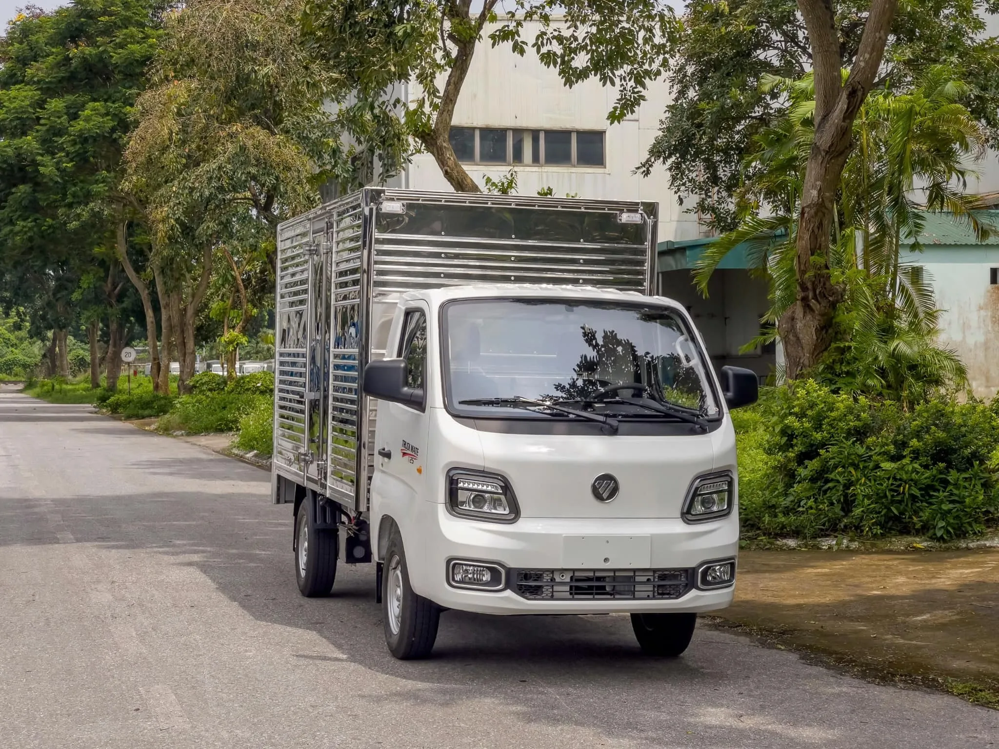 Cho doanh nghiệp giao hàng nhẹ, Xe tải thùng kín T25 1.265 kg là giải pháp thực tiễn